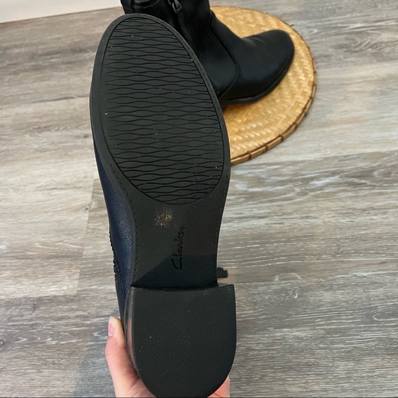 Clarks Black Leather Comfort Zip Moto Boots Booties 9.5 Low Heel - Picture 3 of 4